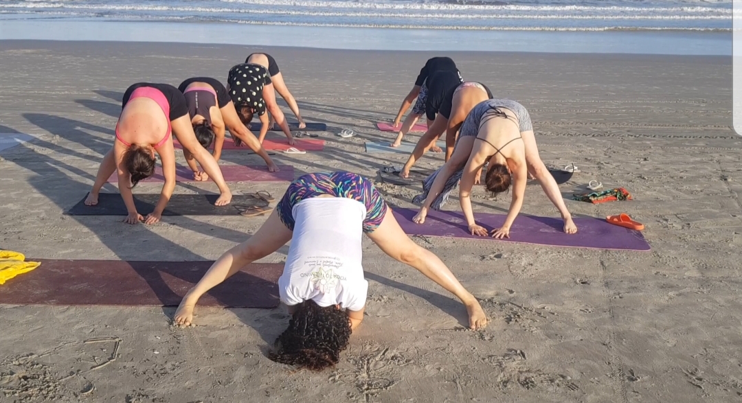 Saori em pose de yoga - Concentração mental